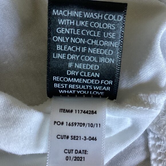 Torrid Super Soft Knits V-Neck Sleeveless Tank Top Sz 3 (22/24/3X) White #130M - Picture 7 of 7